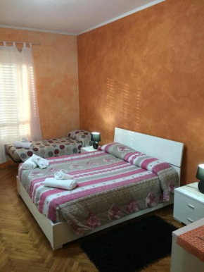 APPARTAMENTO SANTA RITA 7 min da Ospedale MOLINETTE POLITECNICO InalpiArena 9 min CENTRO CITTA TRAM n 10 sotto casa